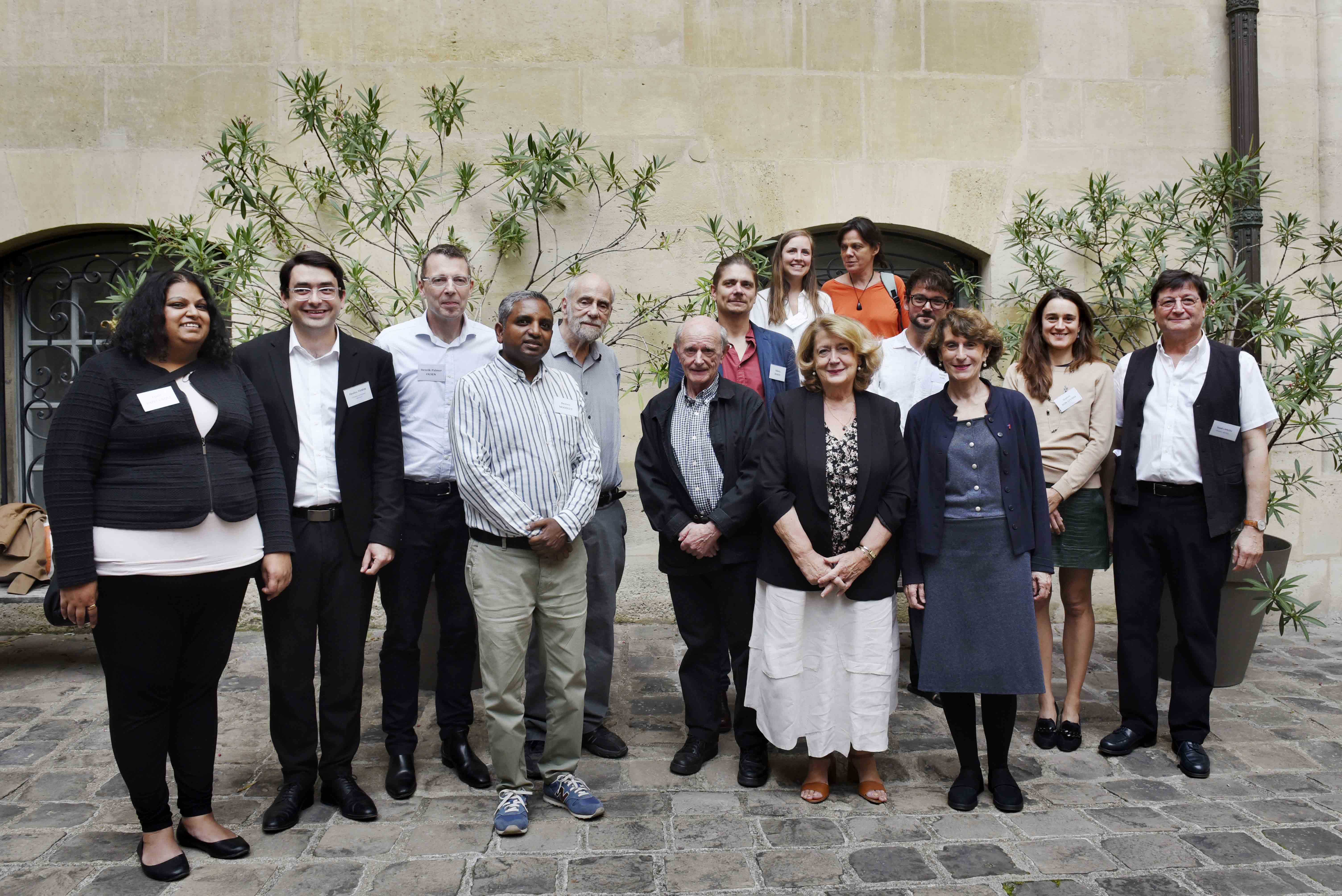 Promotion des chercheuses et chercheurs de l'année 2023-2024 avec leur parrain, Jean-Louis Etienne. Institut d'Études Avancées, Paris, France, 9 octobre 2023.